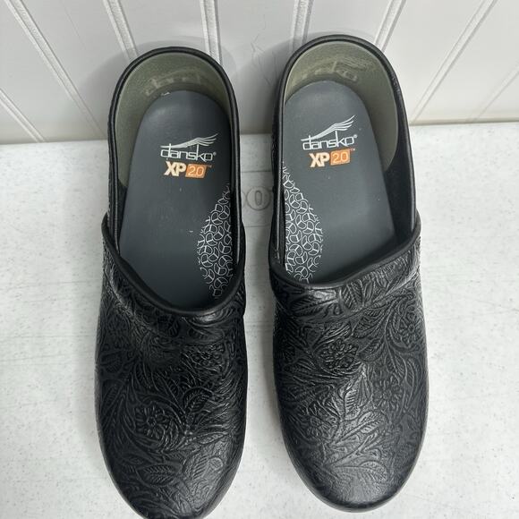 Dansko Clogs EU 41 Womens XP 2.0 Floral Tooled Black Leather Slip On Shoes - Picture 3 of 9
